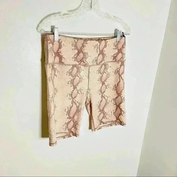 NWT Varley Albury Bike Shorts in Champagne Snake - Picture 3 of 7